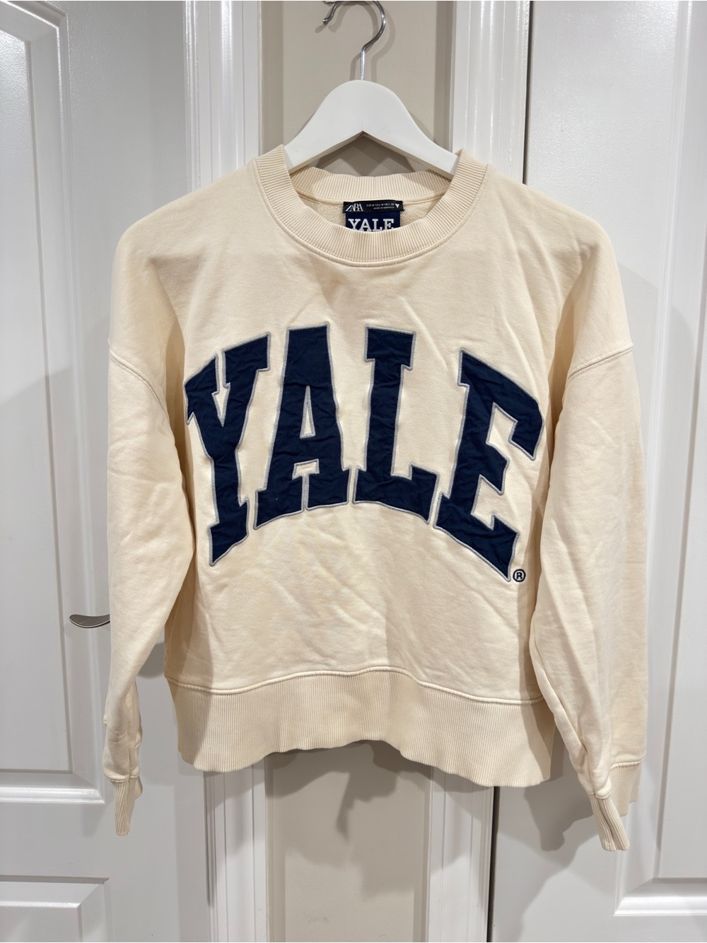 ZARA Yale University Graphic Sweatshirt Cream Pullover Women's Medium